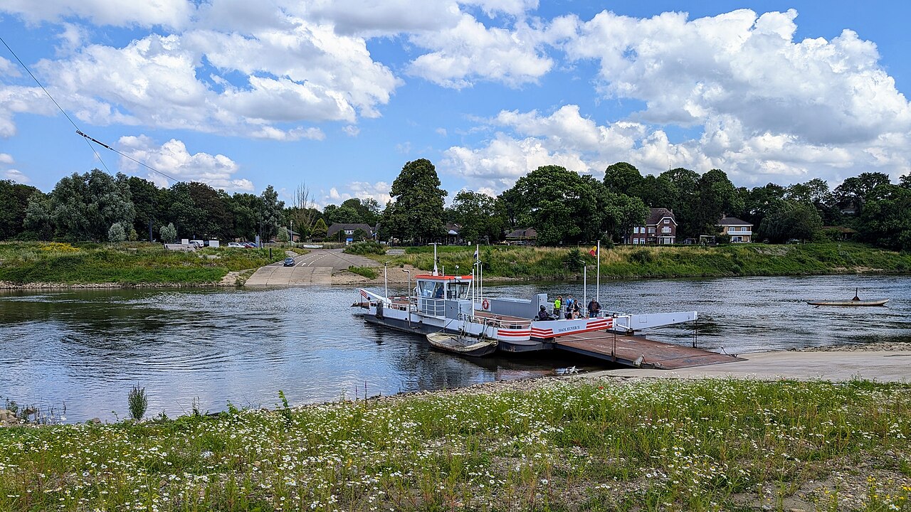 Wunderschne Zufluss Zur Maas Bilder